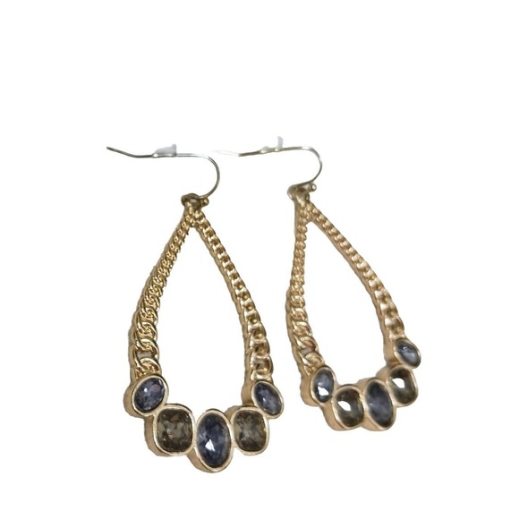 Vintage inspired Teardrop dangle Pierced Earrings gold tone filigree Rhinestones - Picture 5 of 10